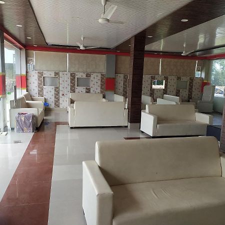 Oyo 82476 Royal Garden Ghaziabad Eksteriør bilde