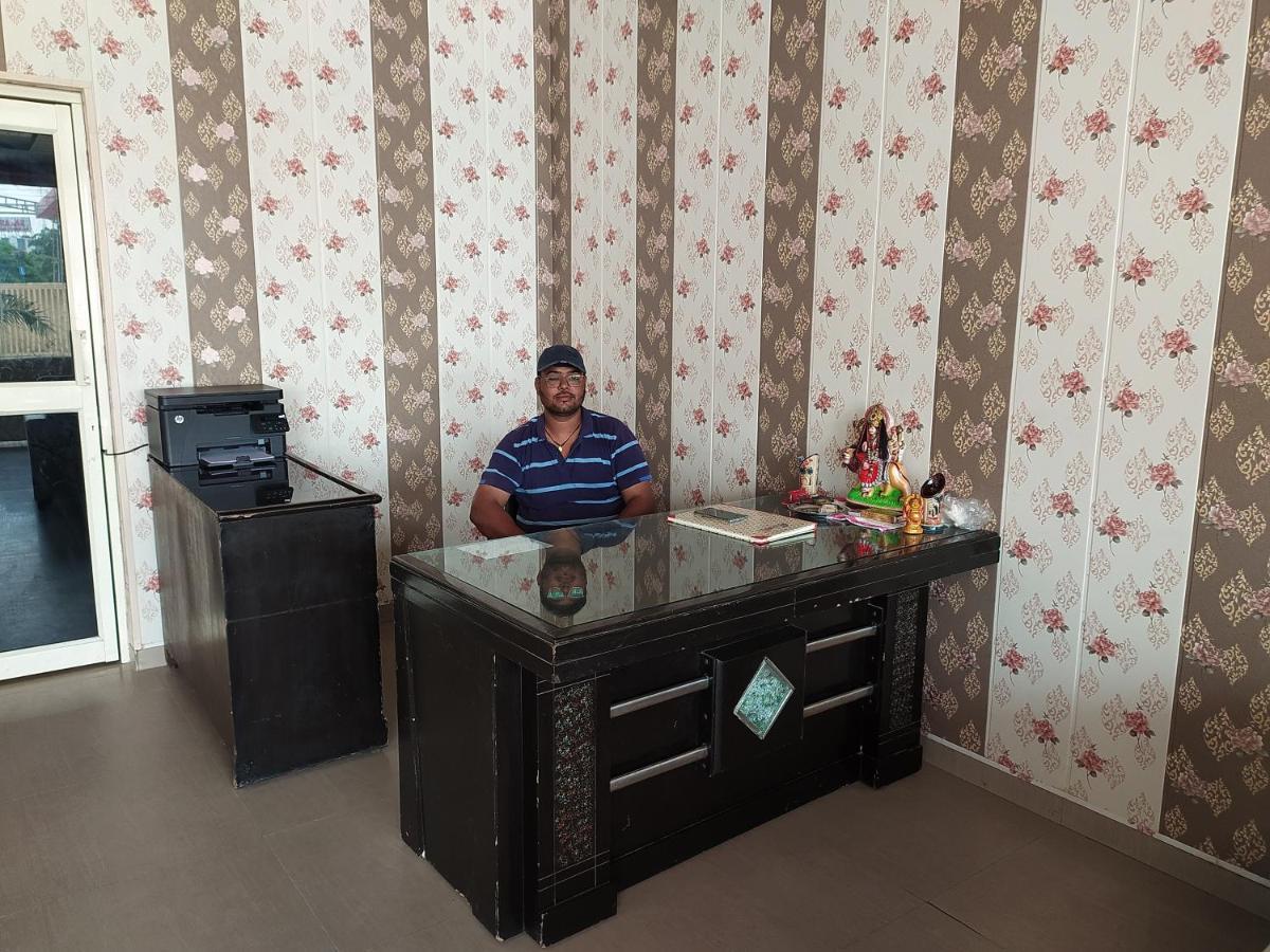 Oyo 82476 Royal Garden Ghaziabad Eksteriør bilde